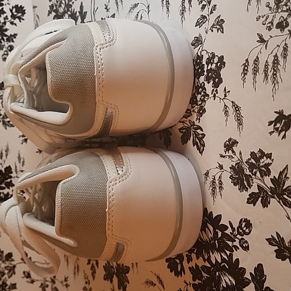 Nike white/metallic b30 - Picture 11 of 12